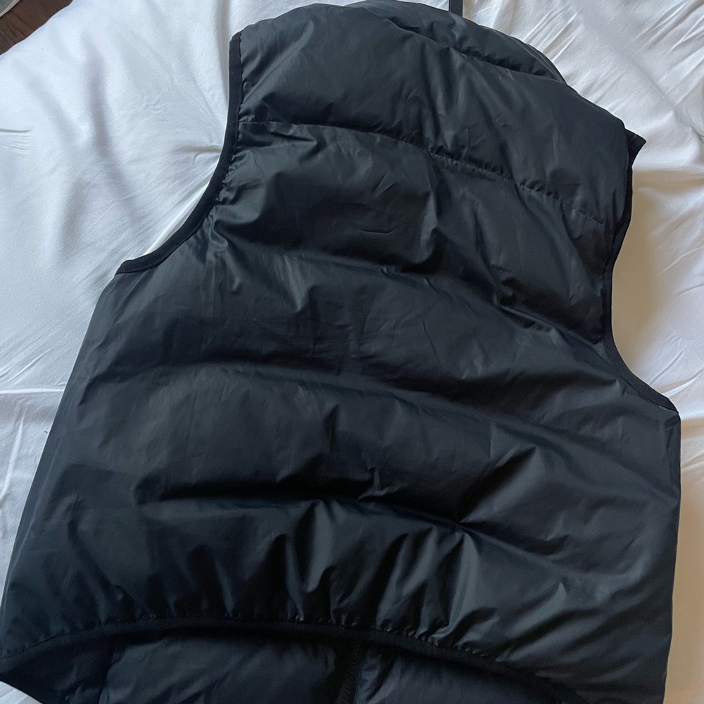 Nike Two-Tone Black and White Vest - Picture 5 of 5